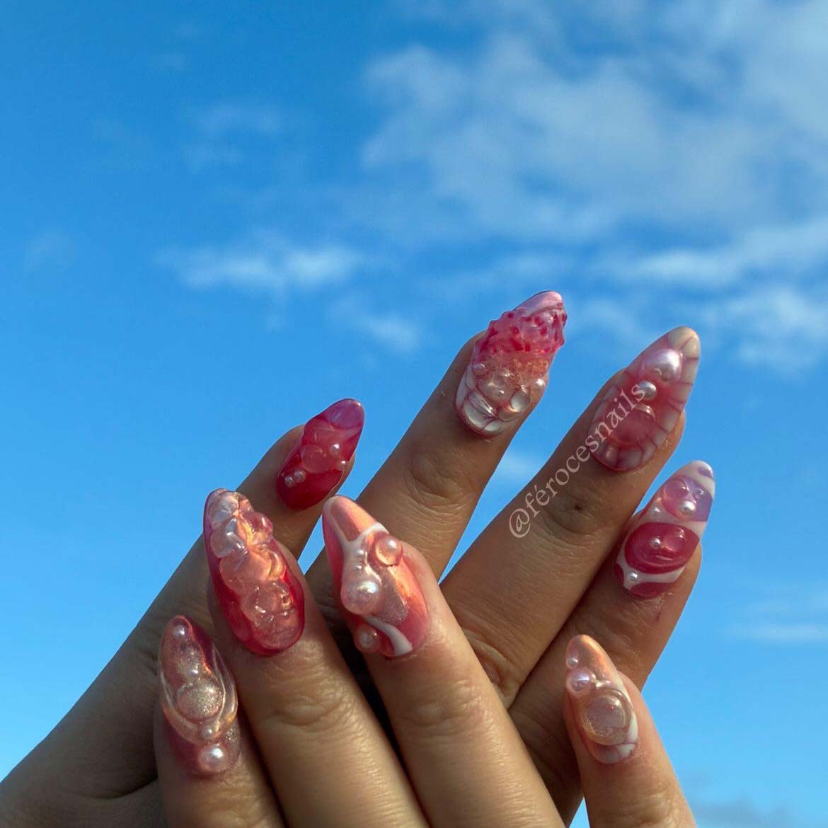 Abstract - Press-on nails amande